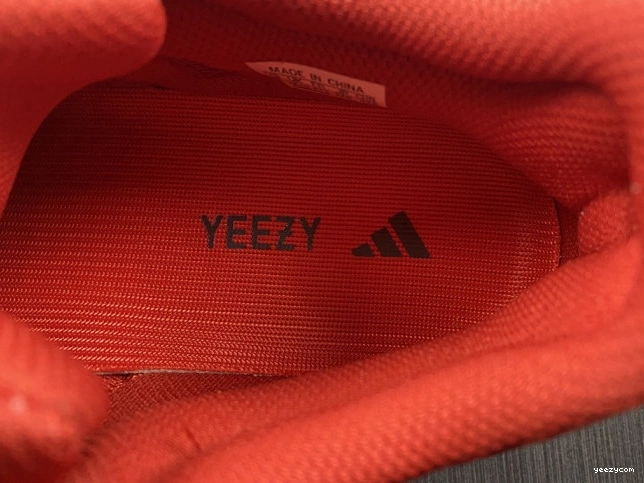 700 HQ6979 Yeezy Hi-Res Adidas Boost Red 0910